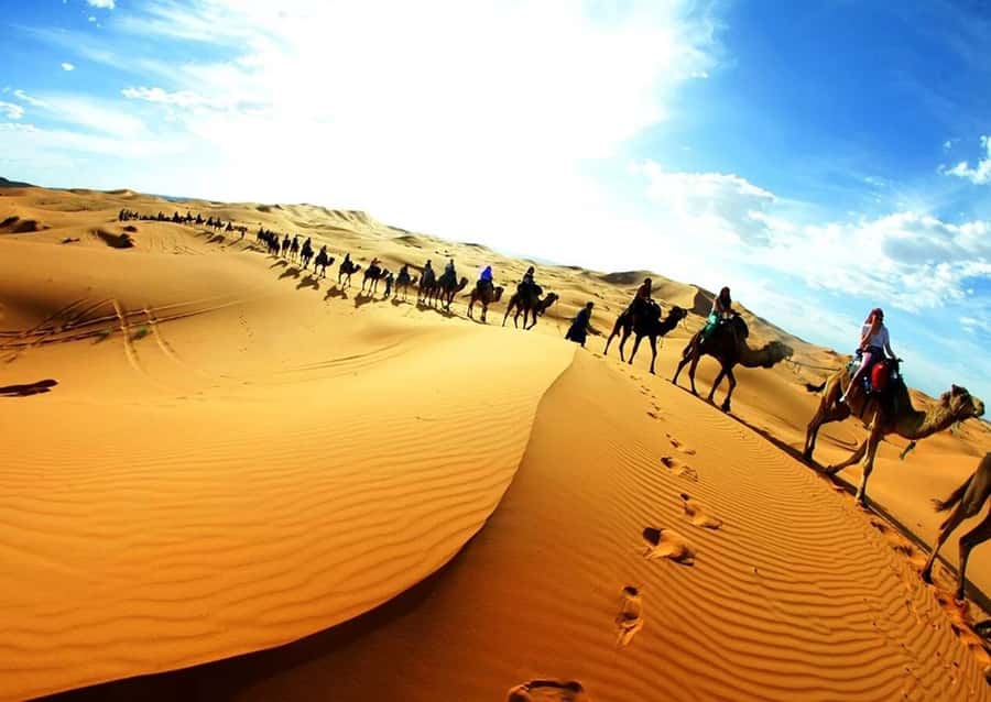 Marrakech: 4-Days Luxury Desert Tour to Fes via Merzouga - Marrakech to the Atlas: Ait Benhaddou first, then Dades Gorge
