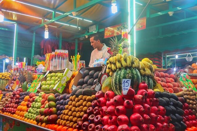 Marrakech: A Gastronomic Night Street Tour With Dinner - Dinner at Djemaa el Fna: snake charmers, entertainers, and a full meal