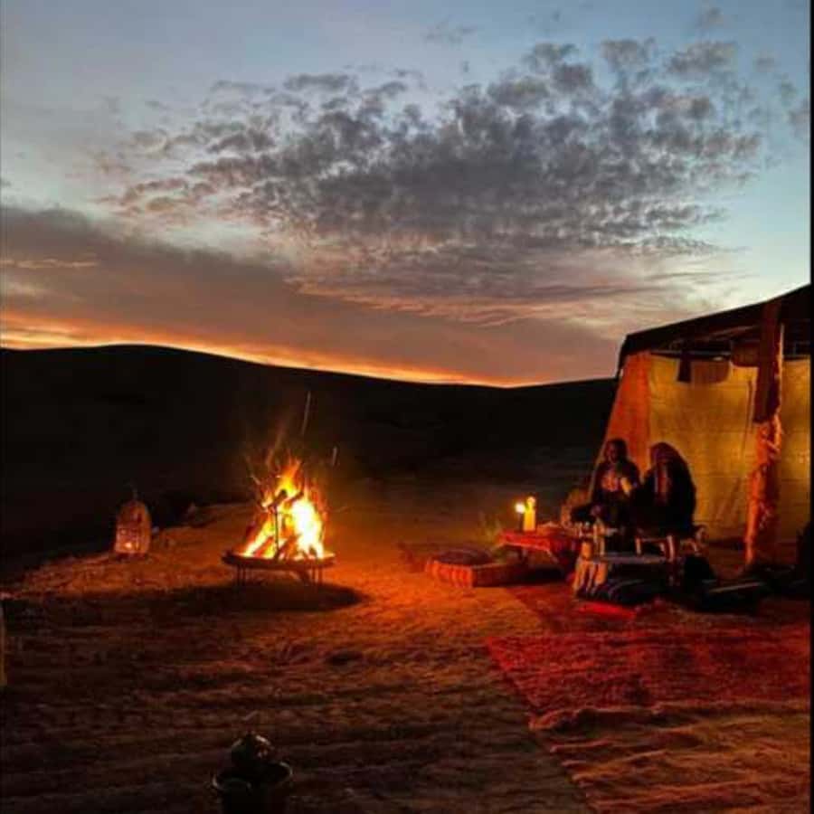 Marrakech: Agafay Desert Dinner with Music and Fire Show - The guides and small-group size: why max 14 matters