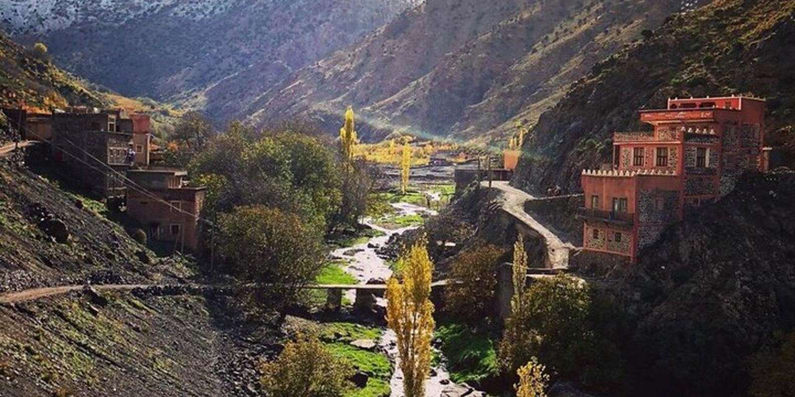 Marrakech: Atlas Mountains and 4 Valleys Tour with Lunch - Guides and the Human Touch: What Makes the Day Better