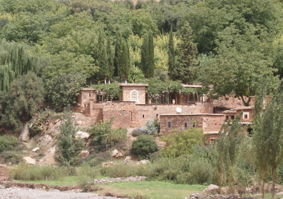 Marrakech: Atlas Mountains and Agafay Desert Trip with Lunch - Between villages in the High Atlas region: walking that is part culture, part workout