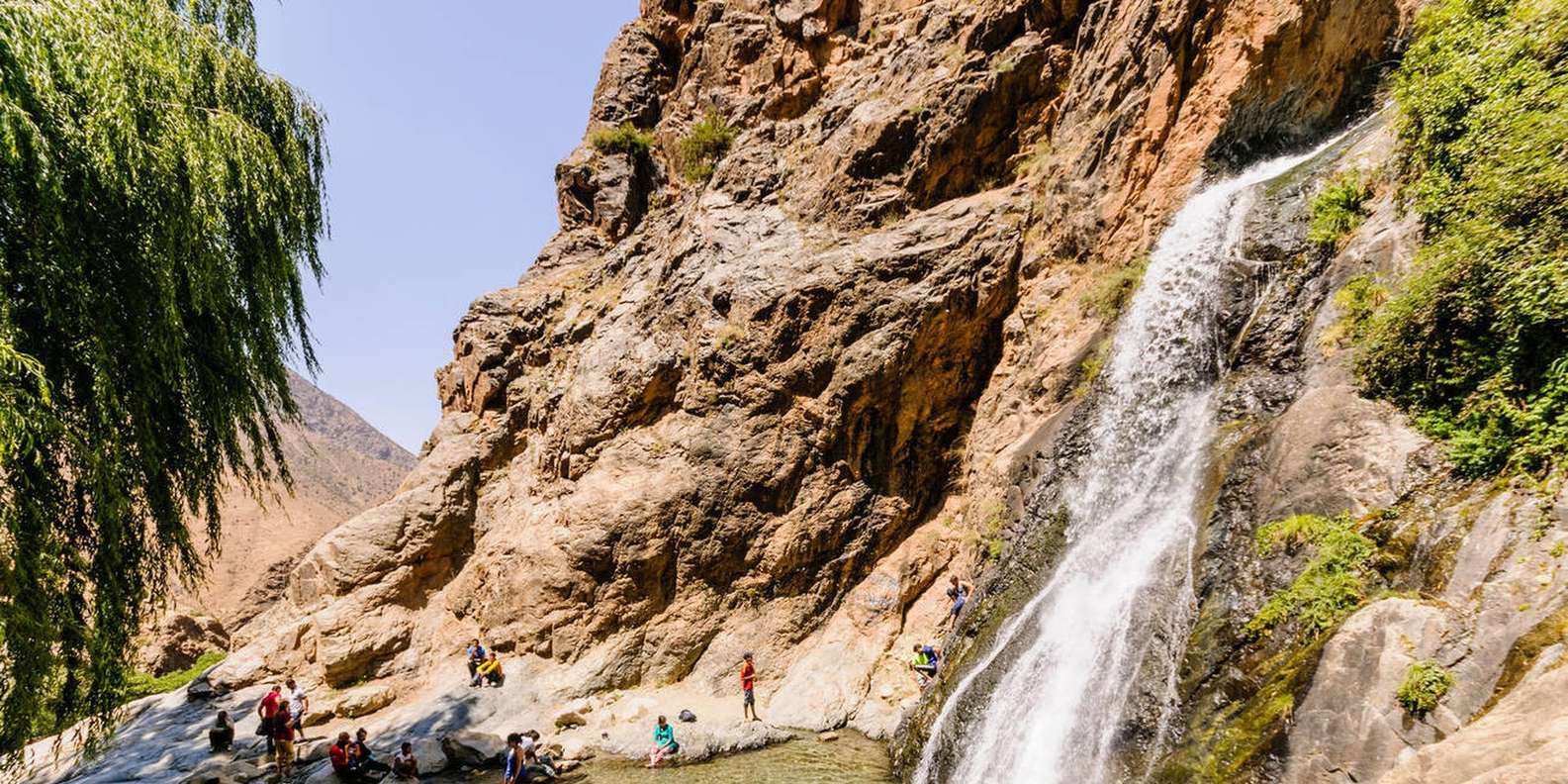 Marrakech: Atlas Mountains & Ourika Waterfalls, Lunch+Guide - Getting around and small-group comfort in the Atlas Mountains