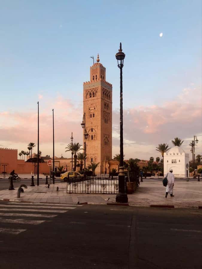 Marrakech: Authentic Guided Shopping Adventure - Walking Into the Medina: Start at Koutoubia or Hotel Islane