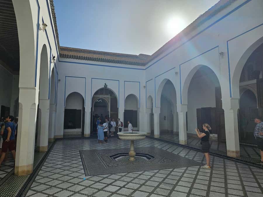 Marrakech: Bahia Palace Guided Tour with Skip-the-Line Entry - Walking back toward Jemaa el-Fna through Medina lanes