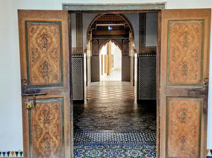 Marrakech: Bahia Palace Guided Tour with Skip-the-Line Entry - Guides, languages, and that small-human touch that changes everything