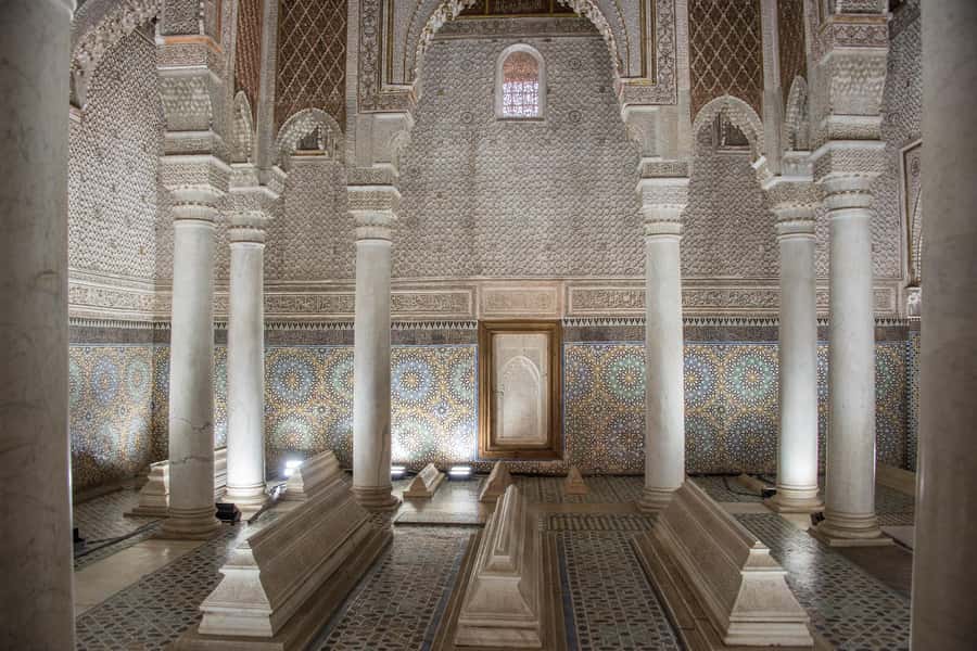 Marrakech: Bahia Palace, Saadian Tombs & Medina Guided Tour - UNESCO Medina souks: how the tour helps you walk smarter