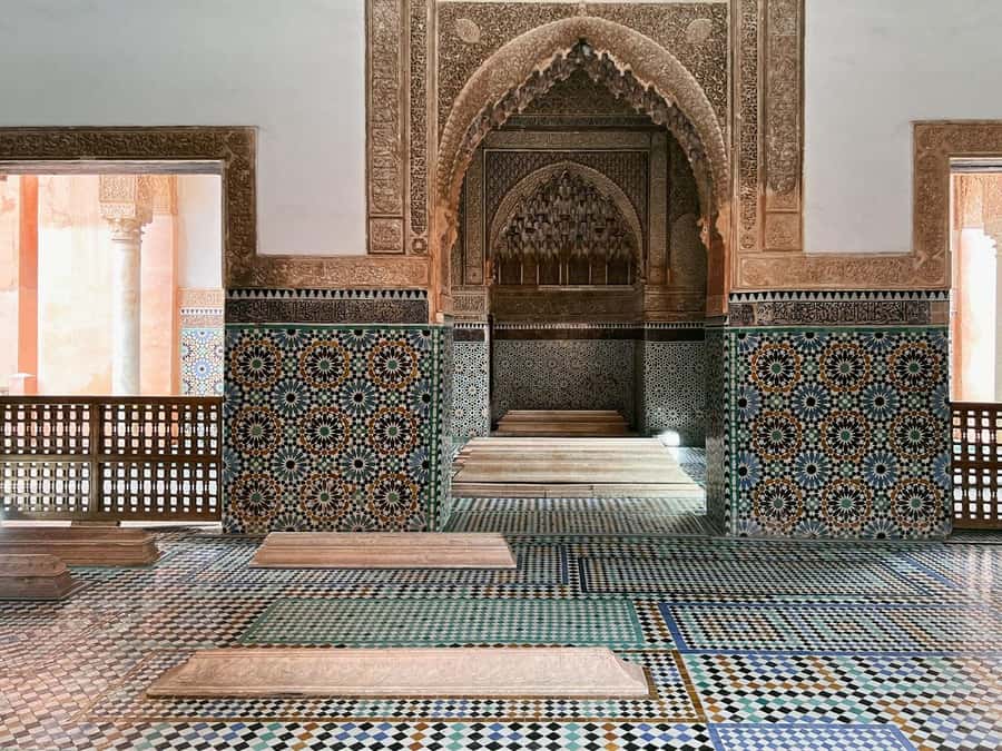 Marrakech: Bahia Palace, Saadian Tombs & Medina Walking Tour - Koutoubia’s minaret: your first real skyline moment