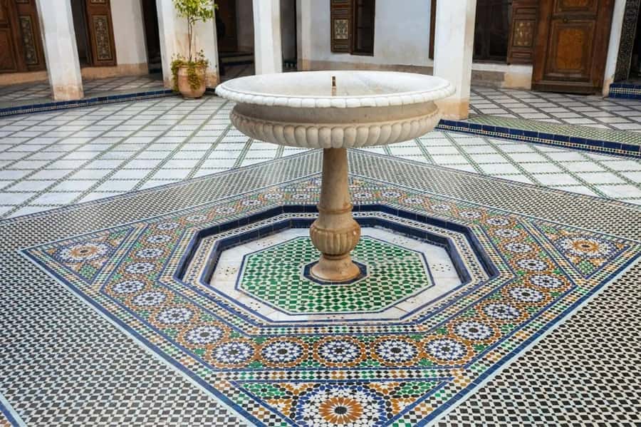 Marrakech: Bahia Palace, Saadian Tombs & Medina Walking Tour - Saadian Tombs: where craftsmanship survives centuries