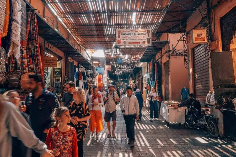 Marrakech: Bahia Palace, Saadian Tombs & Medina Walking Tour - What to bring so the walk stays pleasant