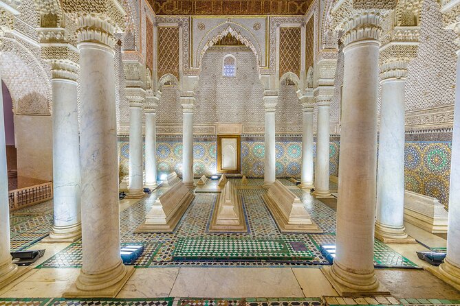 Marrakech: Bahia Palace, Saadian Tombs, Souk and Medina Tour - Stop 4: Bahia Palace—160 rooms and a lot of wow-per-minute