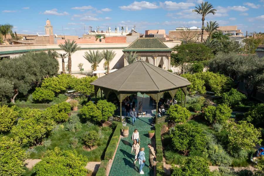 Marrakech: Ben Youssef Medersa, Le Jardin Secret & Souk Tour - Jemaa el Fna photo stop: a quick snapshot before the slow beauty