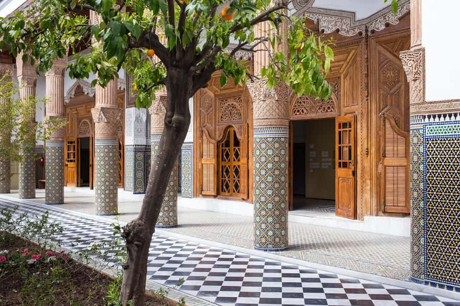 Marrakech: Ben Youssef Medersa, Le Jardin Secret & Souk Tour - Souk Semmarine and Souk El Attarine: shop smart, smell everything