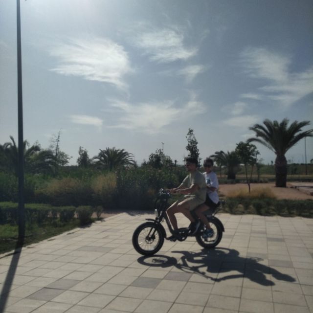 Marrakech: Bicycle Tour with a Local Guide - Jemaa el-Fnaa and the Kasbah red-clay maze