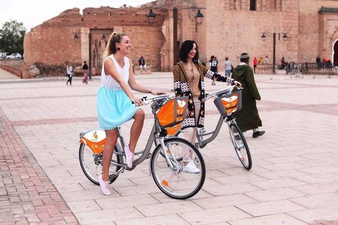 Marrakech by city bike tur - Menara Gardens and Pavilion: The City Slows Down