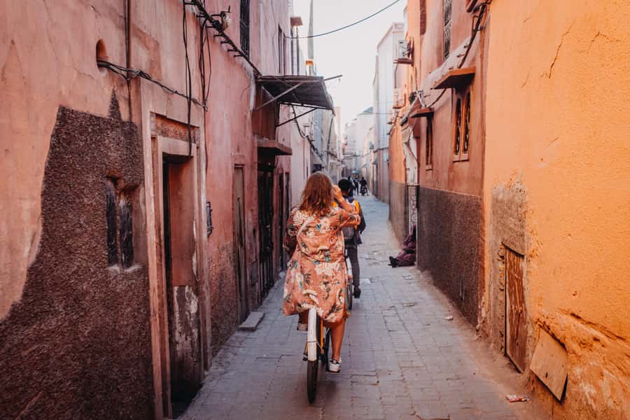 Marrakech: Cultural Bicycle Tour with Pastry and Tea - Zawiya of Sidi Bel Abbas: a calm photo stop before the street workout