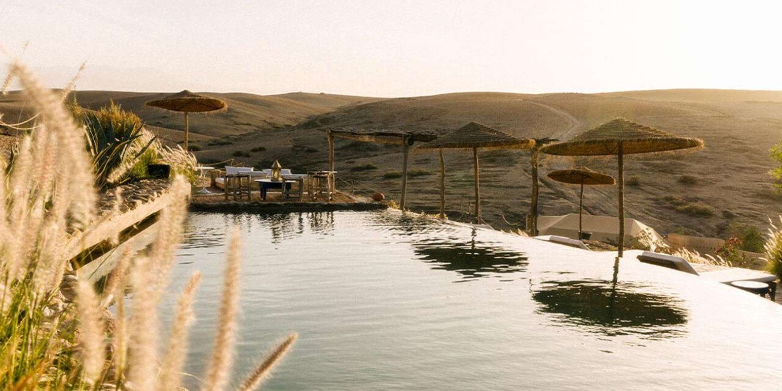 Marrakech: Day Pass in The Desert, swimming pool and lunch - Optional activities: camels, and the part you should think about