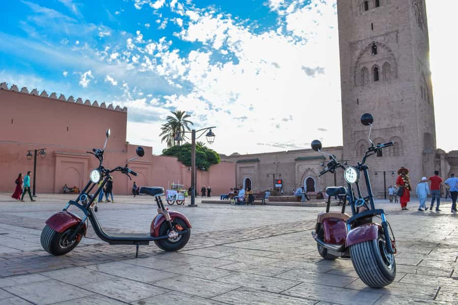 Marrakech: Glide Through the Red City on an EcoScooter Tour! - Entering the Souks: speed through the maze without losing the thread