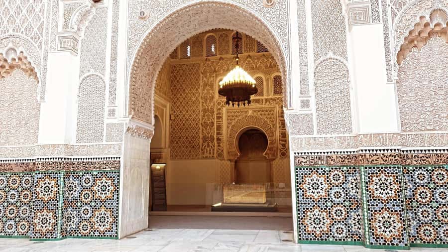 Marrakech: Guided Medina History & Culture Tour - Ending at Jemaa el-Fnaa: Street Life and a Traditional Moment