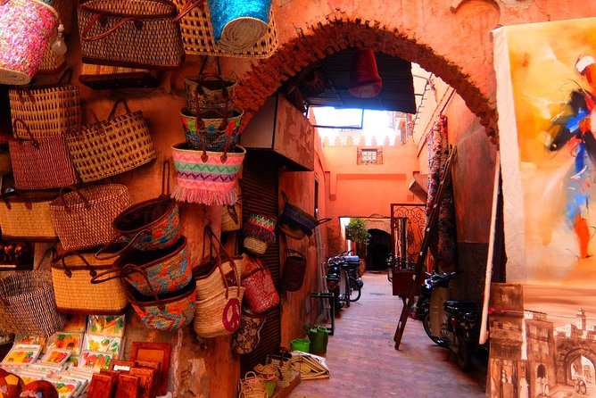 Marrakech Hidden Sights And Souks - Half Day Tour - Jamaâ El Fna Square: stories first, then street show