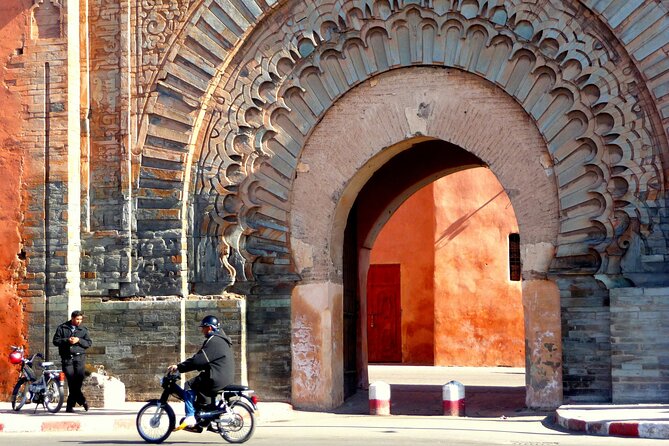 Marrakech: Historical Private Tours - Half-Day - Entering Marrakech’s souks at Jemaa el-Fnaa