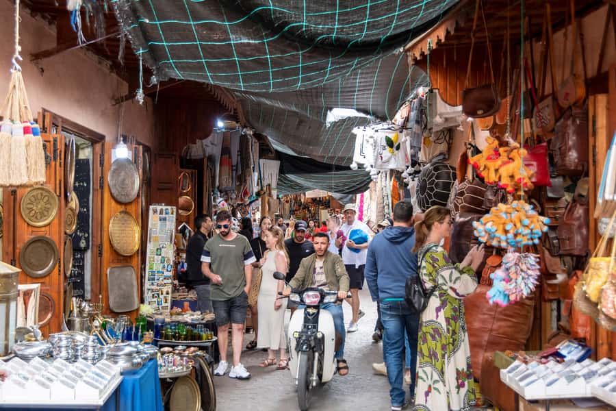 Marrakech: Medina, Souks, Artisans Guided Tour with Mint Tea - Key points before you go