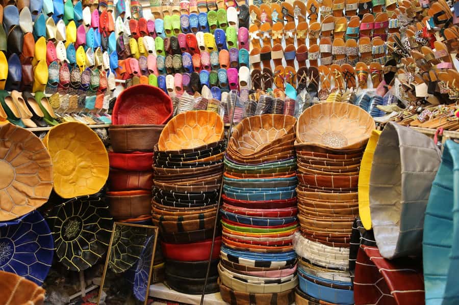 Marrakech: Medina, Souks, Artisans Guided Tour with Mint Tea - Starting at Jemaa el-Fna: the perfect place to meet and get oriented