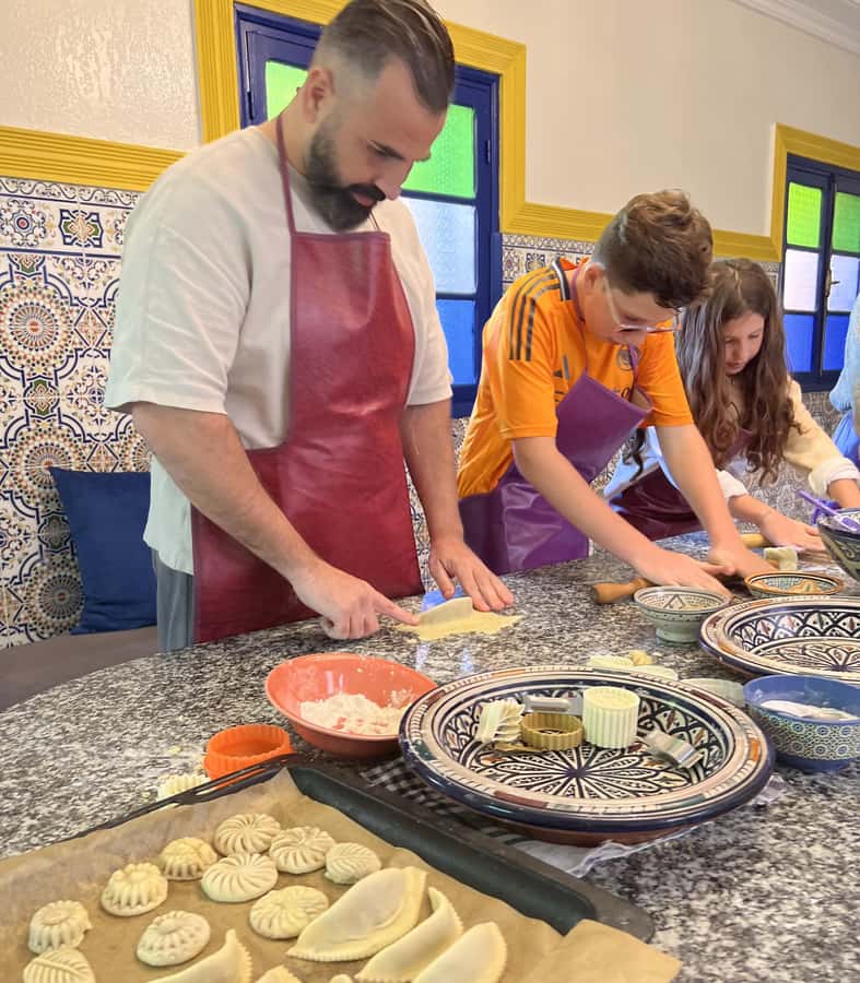 Marrakech: Moroccan Pastries and Tea Class with a Local - Marrakech Moroccan pastry class: a break that still feels local