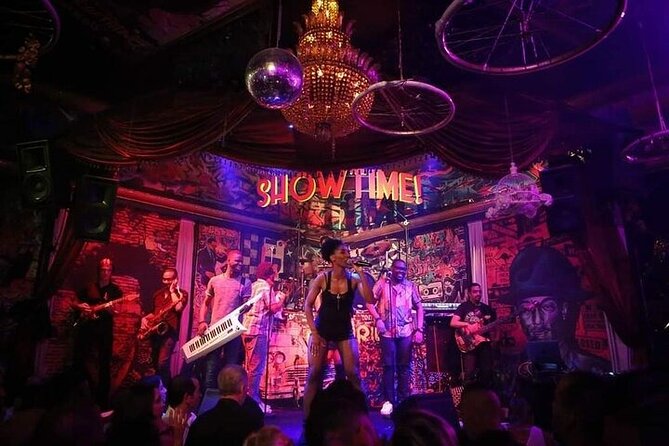 Marrakech Nightlife Adventure: The Ultimate Pub Crawl - Dress code in Marrakech nightlife: what you should wear so you don’t get turned away