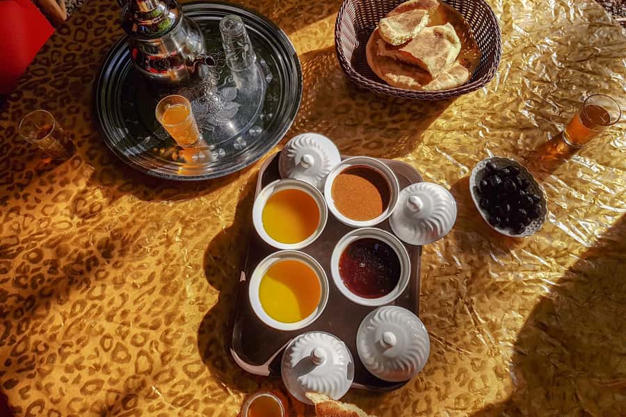 Marrakech: Ourika Valley & Atlas Mountains Half-Day Trip - The Air-Conditioned Minivan Ride and Smooth Pickup Details