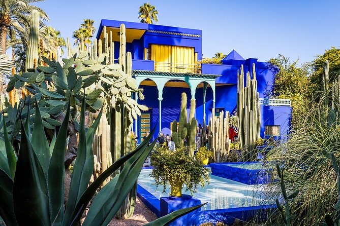 Marrakech Private Full-Day Guided City Tour with Transportation - Jemaa el-Fnaa at Day and Night, Plus a Smart Food-Stop