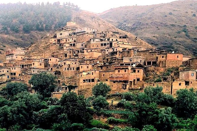 Marrakech : Private Transfer to/from RAK Airport - Waterfalls, Walking Stops, and Footwear Reality Check