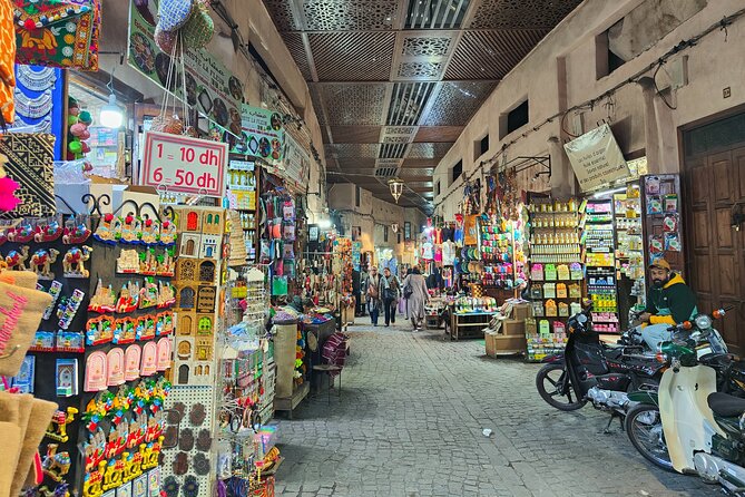 Marrakech : Shopping Tour in the Souks - Meeting at Café de France and how the 3-hour flow feels