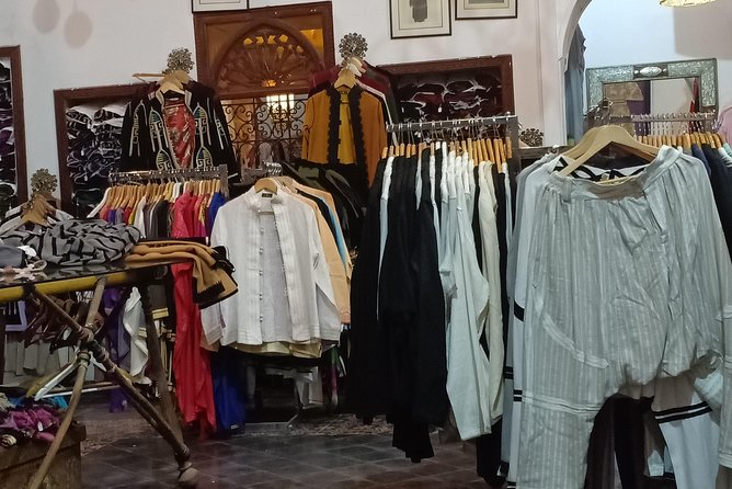 Marrakech shopping tour, secrets of Medina with a shopper guide - Your guide and stories: how local knowledge changes the experience