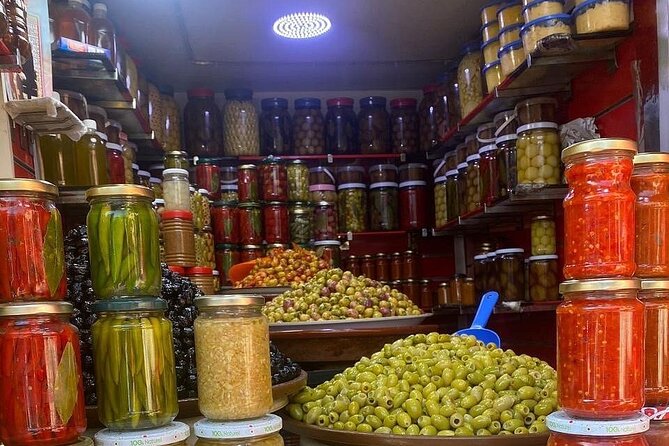 Marrakech street food tour with a local - Meeting at Jemaa el-Fnaa and Getting Oriented Fast