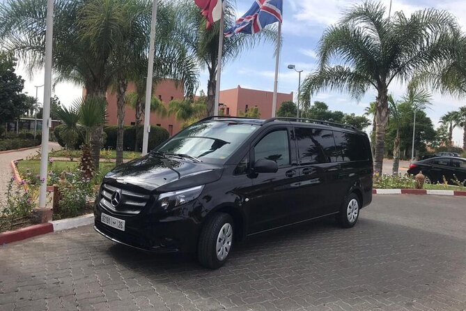Marrakech : Transfer from/to the airport in Lux - What Pickup Feels Like at Menara Airport (Meet-Up, Signs, and Waiting)