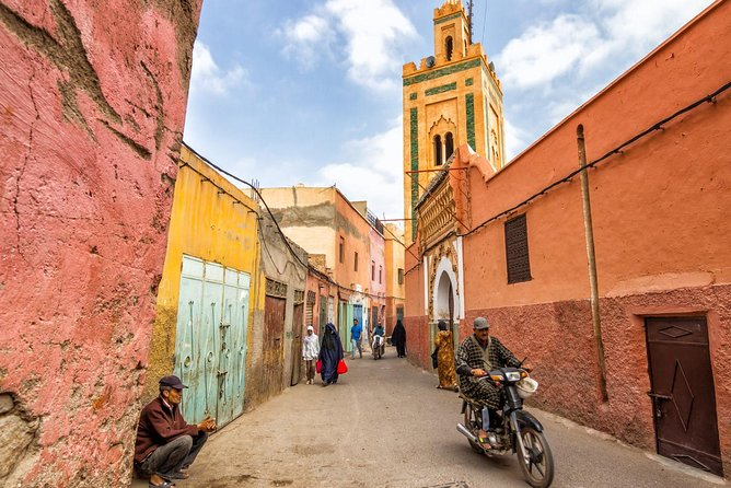 Marrakesh guided tour - Souks, workshops, and herbs: what you’ll notice with a guide