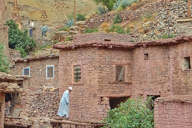 Marrakesh: High Atlas, Agafay desert and Waterfalls Tour - Getting out of Marrakech: pickup, first views, and the ride to the High Atlas