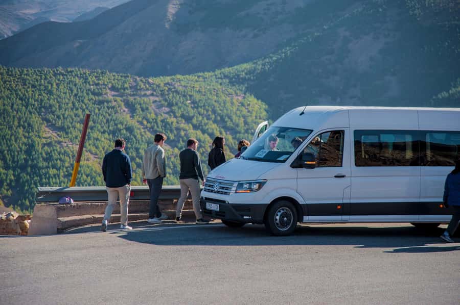 Marrakesh: Ourika Valley Tour & Secret Berber Lunch + Guide - Atlas Mountains photo stop and quick shopping: the warm-up that makes sense