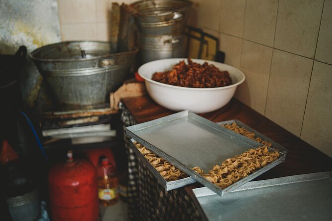 Medina Stories Marrakech Food Tour with 15+ Tastings - Learning by watching: how the guide turns food into a map