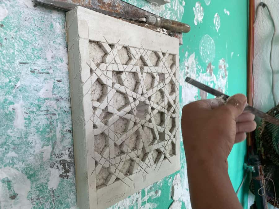 Moroccan Plaster Sculpture Workshop - 150 minutes of carving: how the class really flows