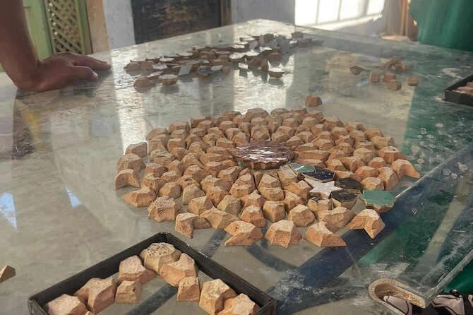 Mosaic workshop in Marrakech - Tesserae cutting and assembling: where the craftsmanship happens
