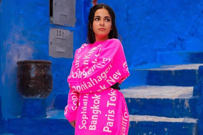Photographer in Chefchaouen - The medina walk: how the session finds iconic spots