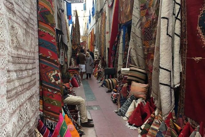 Private Day Trip to Essaouira from Marrakech - Entering Essaouira: Old Medina Lanes and Ramparts