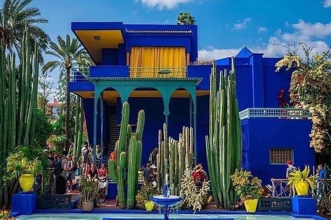 Private Guided City Tour to Discover The Medina or Old Town of Marrakech - Souks and artisan meetings: getting more than a shopping detour