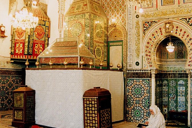 Private Historical Fez guided tour including all entrance fees - Why a private guided route matters in the Fez medina