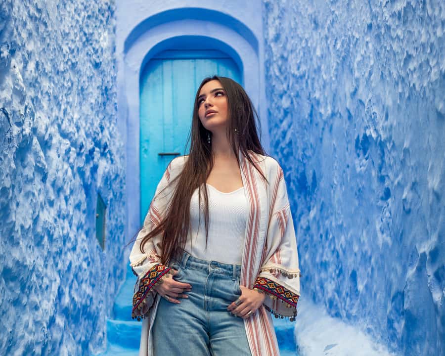 Private Photoshoot with a Local Photographer in Chefchaouen - Meeting Soufian: hotel pickup and the 60–90 minute rhythm