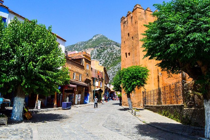 Private walking tour of Chefchaouen (The blue city) - Place Outa el Hammam: Lunch-Sized Energy in the Center of Town