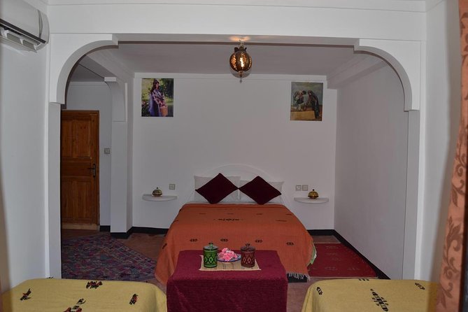 Sahara 3days/2nights mini-circuit - Day 3: 7:00 sand walk, then photo stops and a Berber meal before Marrakech
