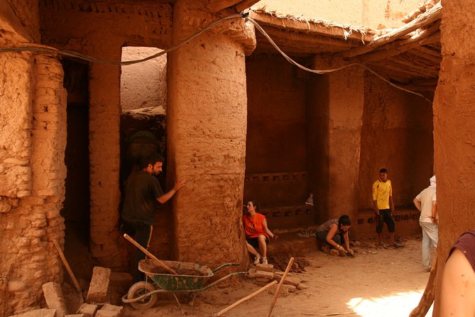 Shared group desert tour from Marrakech 2 days - Camp comfort: what to expect and what to bring