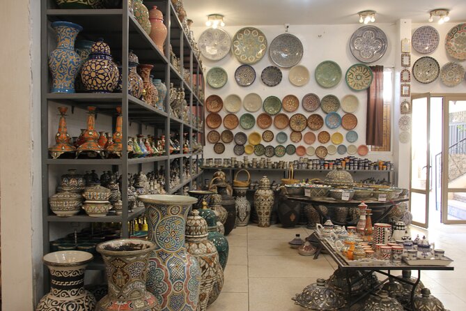 Shopping Tour in Fes Medina Souks - Bab Boujloud to the Karaouiyne Mosque: The Morning Anchor